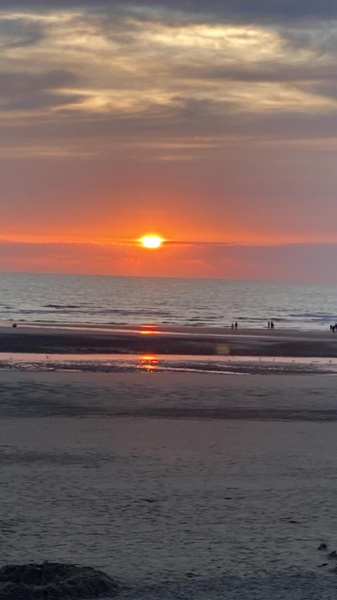Les Obiones, Vue Laterale Mer, Fort Mahon Plage, Magnifique Studio Cabine 4P, Avec Balcon , Parking Prive Gratuit, Wifi, Classe 2 Etoiles, Exposition Plein Sud En Baie De Somme 外观 照片